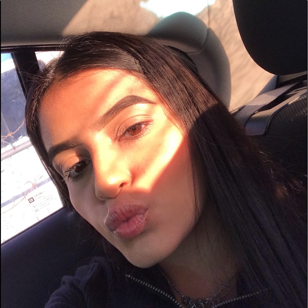 Meet your Posher, Nayeli
